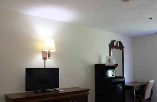 Mount Vernon House | 2 Budget-Friendly Units Close to Western Hills Country Club, Free Breakfast