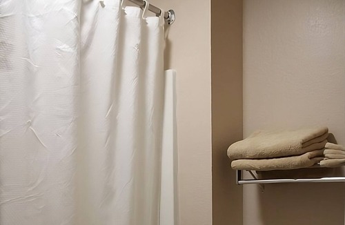 Mount Vernon House | 2 Budget-Friendly Units Close to Western Hills Country Club, Free Breakfast