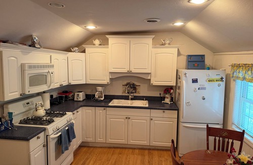 Waupaca Cottage | 2 Charming cottages on Columbia Lake walking distance to the Wheelhouse & Casino