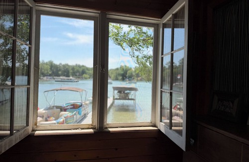 Waupaca Cottage | 2 Charming cottages on Columbia Lake walking distance to the Wheelhouse & Casino