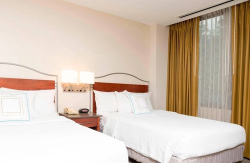 Norwood Park Hotel | 2 Comfortable Suites Perfect for Families & Groups