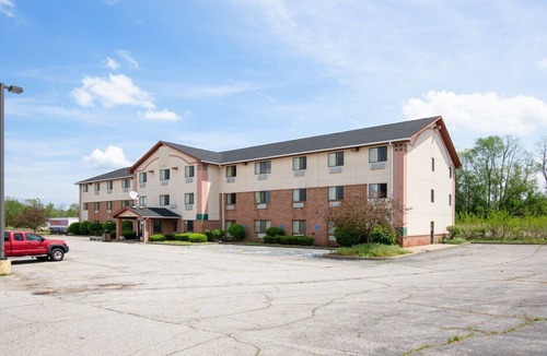 Portage Apartment | 2 Full Bed | Non-Smoking