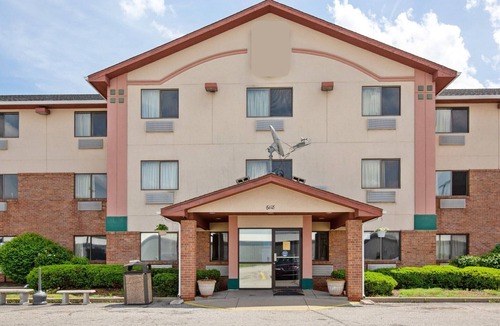 Portage Apartment | 2 Full Bed | Non-Smoking
