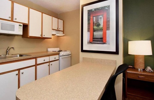Mishawaka Apartment | 2 Full Beds | Non-Smoking, Kitchen