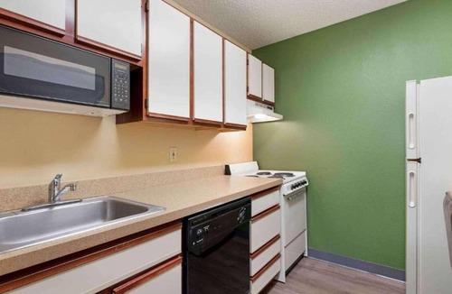 Mishawaka Apartment | 2 Full Beds | Non-Smoking, Kitchen