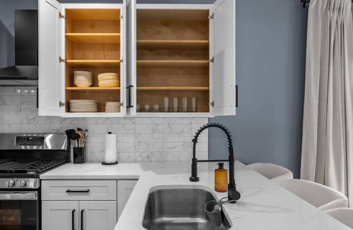 Geneva House | 2 Luxury Townhomes side by side. Walk to Downtown Geneva. Sleep 14!