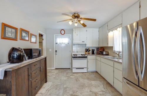 Mount Pleasant House | 2 Mi to CMU! Quaint Bungalow w/Fenced Backyard