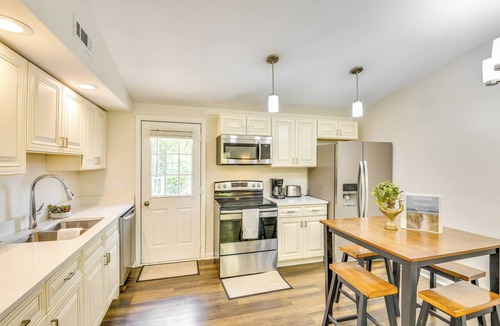Shorewood-Tower Hills-Harbert Apartment | 2 Mi to Lake Michigan: Pet-Friendly Sawyer Apt