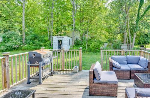 Shorewood-Tower Hills-Harbert Apartment | 2 Mi to Lake Michigan: Pet-Friendly Sawyer Apt