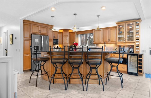 Petoskey House | 2 mins to Walloon Lake beach-Convenient-Hot tub-Game room-Firepit-Custom Kitchen