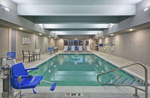 Alpine Center Hotel | 2 Pet-friendly Accommodations | FREE Breakfast! Minutes to John Ball Park Zoo