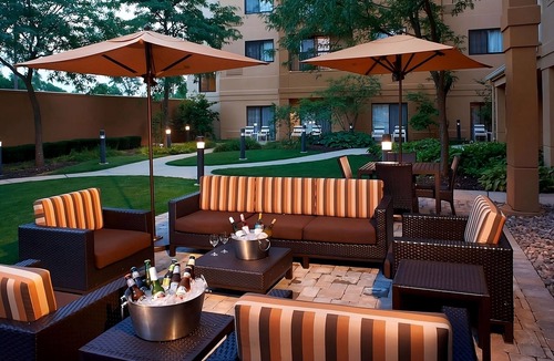 West Dundee House | 2 Pet-Friendly Units Close to Jelkes Creek Bird Sanctuary, FREE Parking!