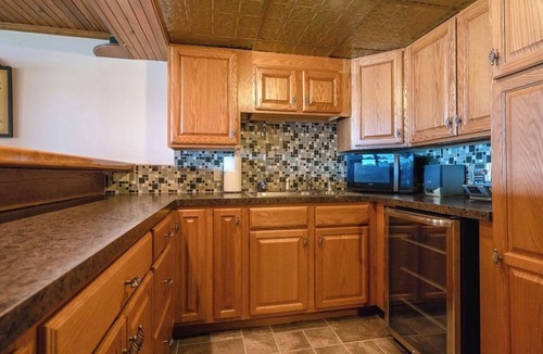 Twin Lake House | 2 Private Beaches Hot Tubs Pet Friendly 24 guests