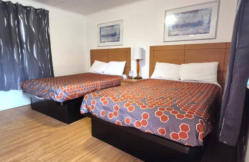 Cadillac Hotel | 2 Relaxing Rooms in Cadillac Near Dining & Popular Local Attractions - 1.2 miles