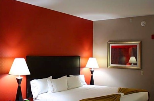 Bedford Hotel | 2-Star Hotel ∙ Holiday Inn Express Toledo North, an IHG Hotel