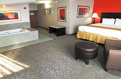Bedford Hotel | 2-Star Hotel ∙ Holiday Inn Express Toledo North, an IHG Hotel