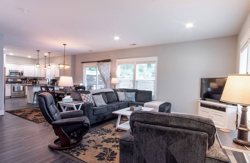 South Haven House | 25% OFF 7+ Nights [July 4th 7 nights excluded] 5 Blocks to beach, 3 to downtown!