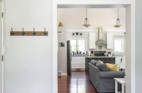 Cedar House | '26 Fall and '27 Summer -BOOK NOW! - Central Location - clean & modern rental!