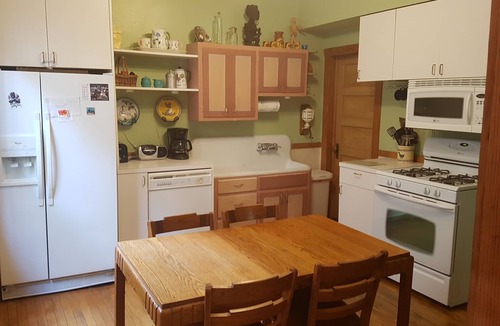 West Town Apartment | 3 BD condo near to downtown, Gold Coast and Michigan Avenue.