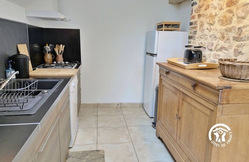Chammes Cottage | 3-bedroom independent house - modern comfort and historic charm, pets allowed