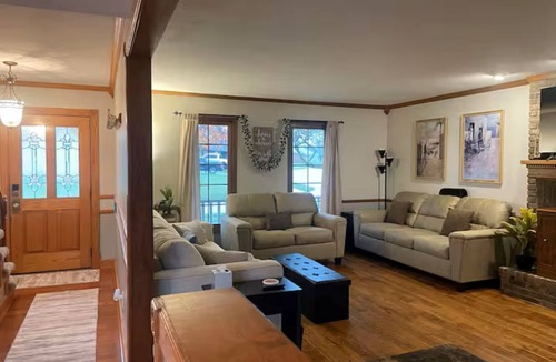 Fort Wayne House | 3-bedroom, 2.5 bathroom house in serene area of Fort Wayne! Spacious and Clean!