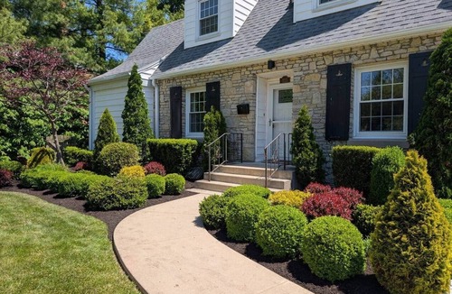Richmond House | 3-Bedroom Cape Cod Oasis, Private Yard, Fire Pit