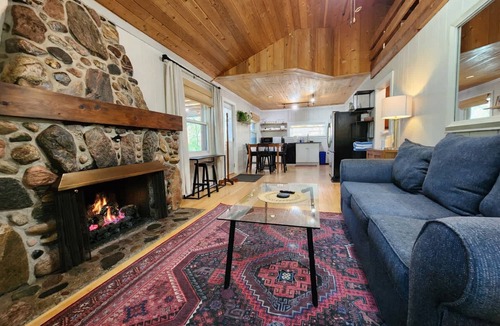 Traverse City Cabin | 3-CottageExclusiveRetreat HotTubs Walk to Beach