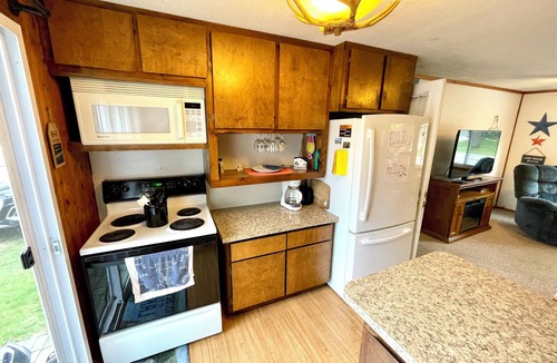 Prudenville Cabin | 3 Cozy Cabins Nestled on Houghton Lake w/Waterfront Decks