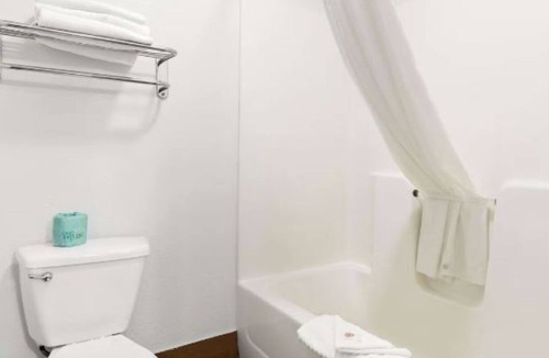 Joliet Hotel | 3 Joliet Hotel Stays with Pool, Gym, and Free Breakfast Near Route 66 Raceway