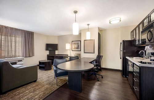Troy Hotel | 3 Modern And Pet-Friendly Units With Kitchens, Near Robinwood Park