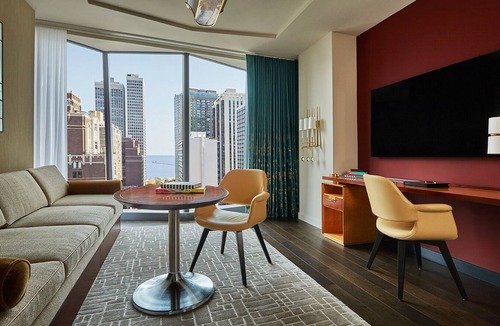 Rush and Division House | 3 Pet-Friendly Viceroy Lake View Suite, Near Oak Street Beach!
