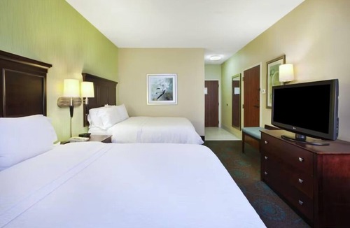 South Bend Hotel | 3 Rooms with Comfortable Bed – Ideal for Travelers on I-90