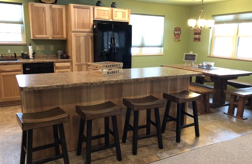 Athelstane House | 3000 sqft Custom Home, 7 BedRm with Loft, Hot tub, Covered Patio and Front Porch