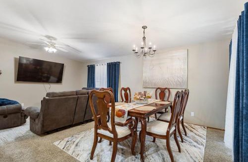 Champaign House | 320 Royal Ct