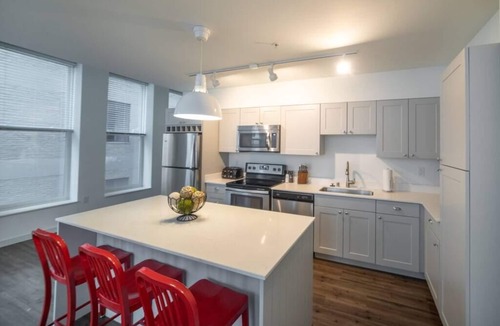 Westown Apartment | 325- Big Corner condo w/2 king bedrooms/Free parking