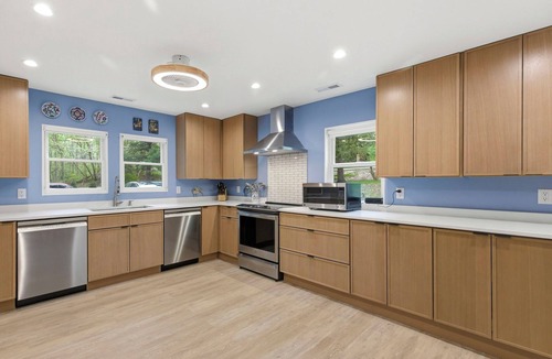 Three Oaks House | 35-Acre Retreat | Pool, Pickleball & Private Woods