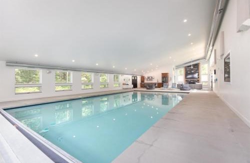 Niles House | 38-Acres of Luxury by Notre Dame, 9BR, Indoor Pool