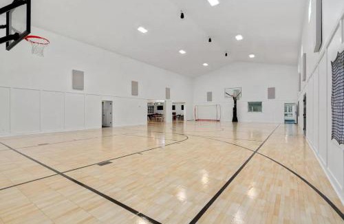 Niles House | 38-Acres of Luxury by Notre Dame, 9BR, Indoor Pool