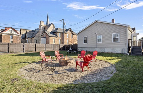 Michigan City House | 3BR 2BTH Walk to Washington Pk Bch, Outlet Mall and Franklin St. W/D HUGE bk yd.
