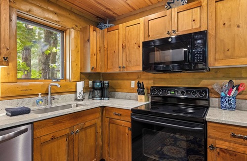 Boyne City Cabin | 3BR Private Mountain Cabin 823 | Sleeps 10 | Ski-in/out | Private Hot Tub