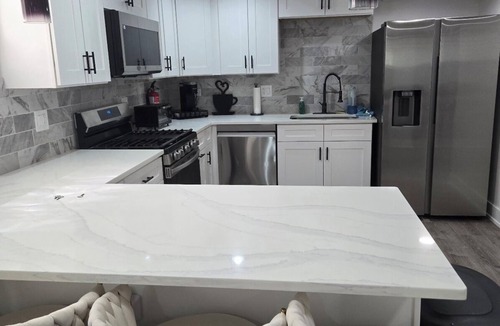 South Shore Apartment | 3BR Retreat Perfect for Professionals and Families in South Shore/Chicago