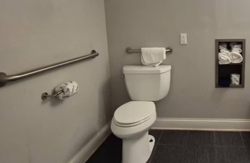 Merrillville Hotel | 4 Affordable Rooms w/Parking | Waterpark & Candy Factory Tour Nearby