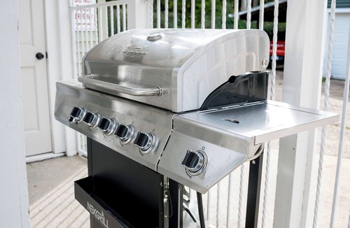 Urbana House | 4 bdrm 2 bath 2 blocks from campus! Football weekends available!