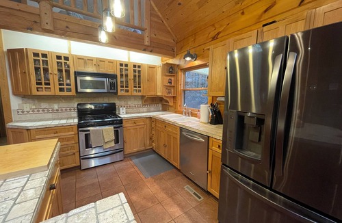 Zenda House | 4-bedroom 3 full bath, house in amazing Lake Geneva with AC.