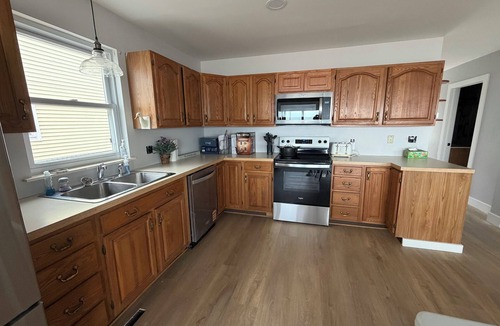 Au Gres House | 4-bedroom family beach house in Au Gres on Lake Huron Sleeps 10 - 4 BR/2 bath