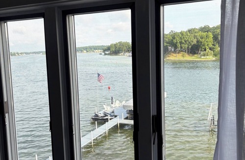 Angola House | 4-bedroom lake front house on fantastic lake James.