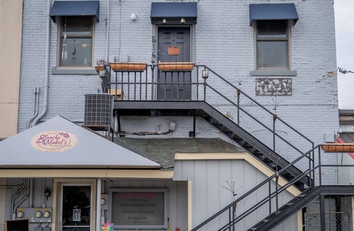 Clare Condo | 4-bedroom spacious Loft in Historic Downtown Clare - Extended family Suite