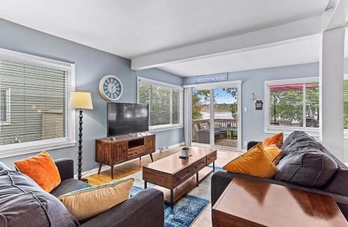 East Lansing House | 4 BR 2 BA Peaceful Getaway Year Round on Park Lake