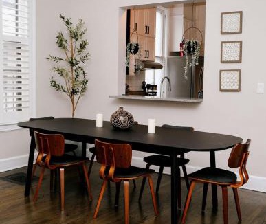 Old Town Triangle House | 4 BR Theater Room Gym Walk to Lincoln Park!