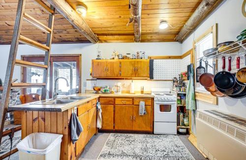 Iron River House | 4 Mi to Ski Brule: Cozy Cabin w/Screened-In Porch